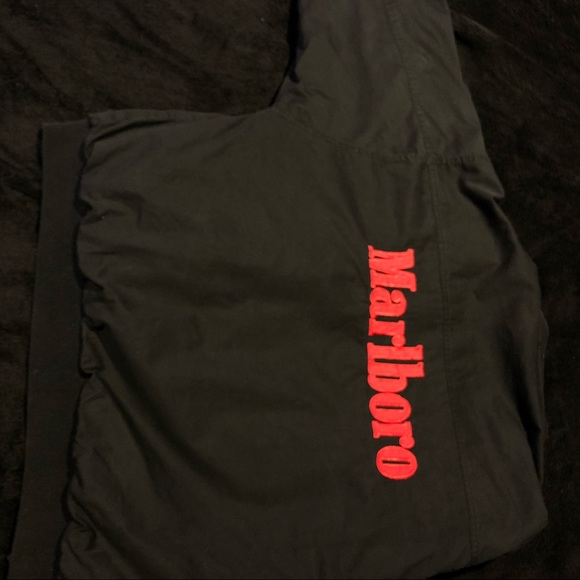 SOLD Vintage 90’s Reversible Marlboro Bomber Jacket Size Medium - Picture 9 of 10